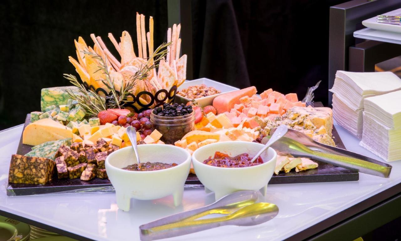 Holiday Inn Edmonton South - Evario Events By Ihg Buitenkant foto